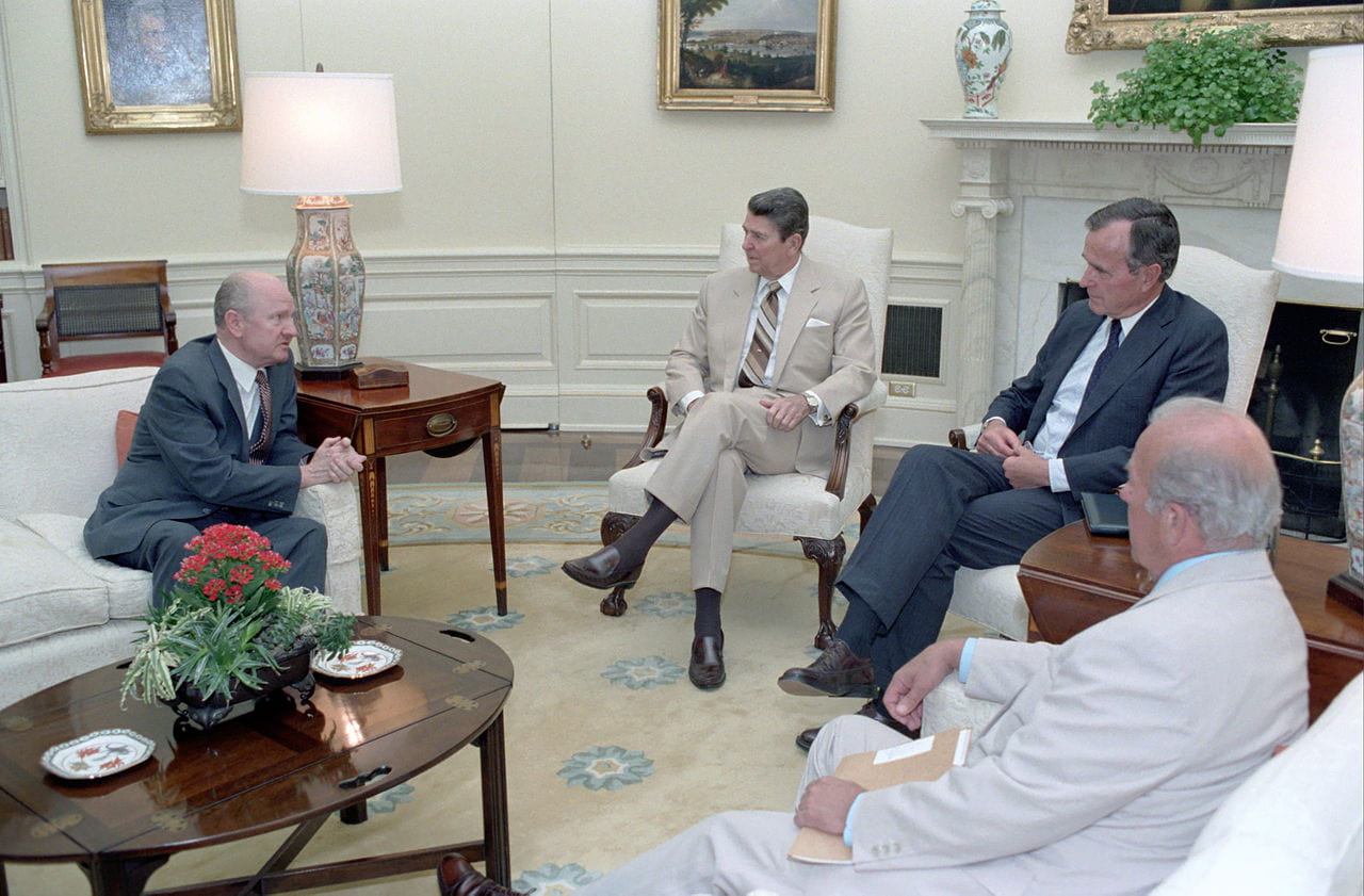 Gaston Sigur briefing President Ronald Reagan in the White House