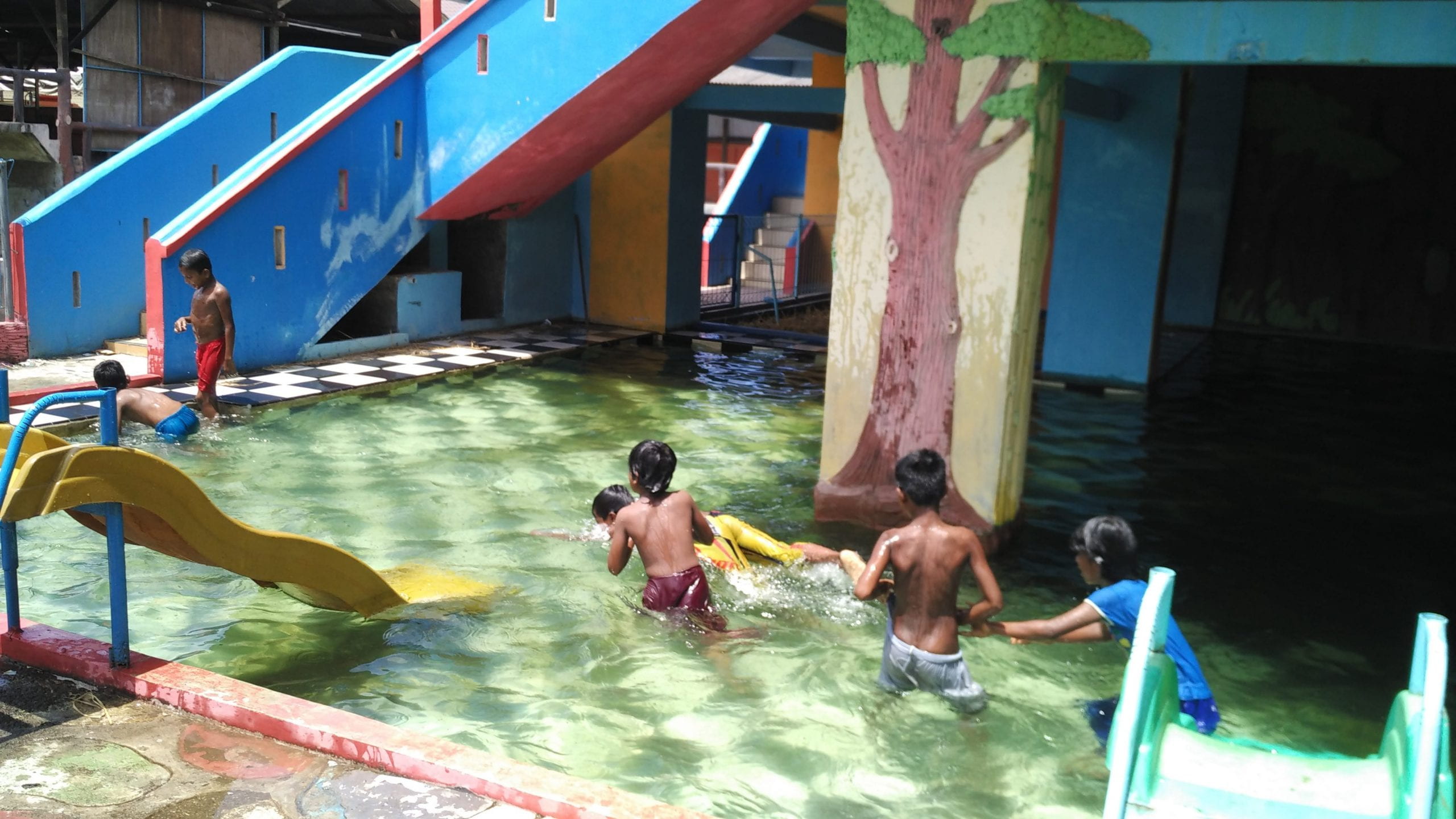Rohingya children at an old swimming pool 