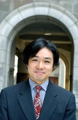portrait of Takashi Terada in professional attire