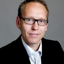 headshot of Øystein Tunsjø in professional attire
