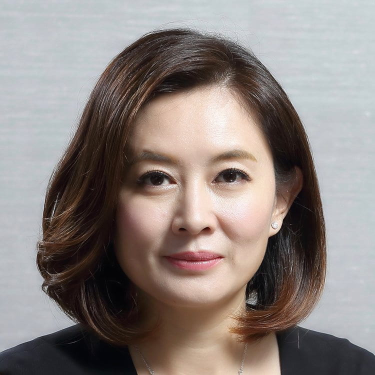 professional headshot of Syaru Shirley Lin with grey background